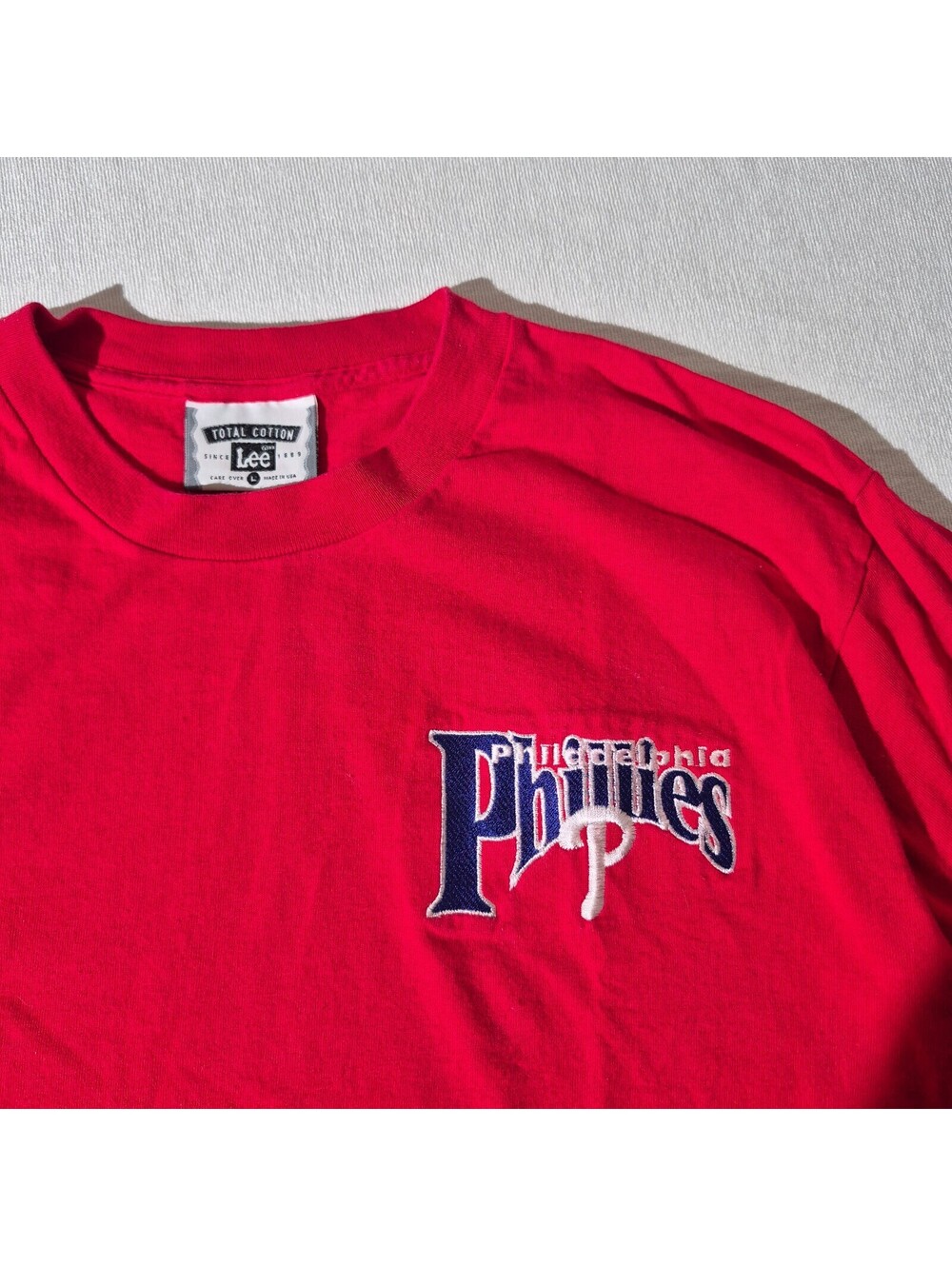 Vintage Philadelphia Phillies l large 90s 00s Red Graphic T Shirt Lee